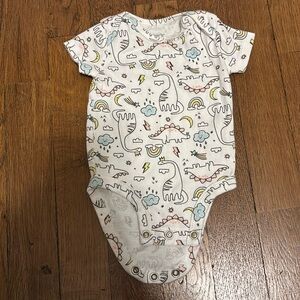 Carter’s Dinosaur 🦖🦕 Newborn Onesie, Size Newborn, Great Condition!